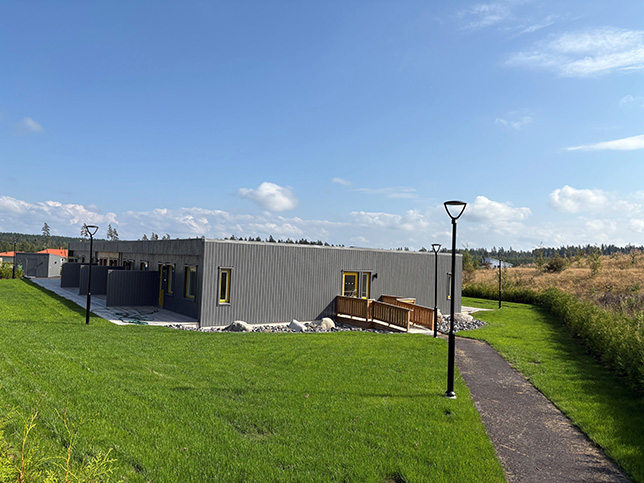 Utemiljö och trädgård vid gruppbostad Himlabacken, Vetlanda.