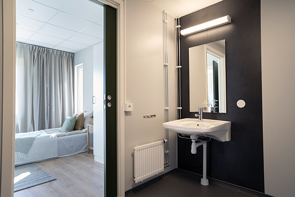 Badrum i lägenhet på gruppbostad Himlabacken Vetlanda – tillgängligt och anpassat för LSS-boende.