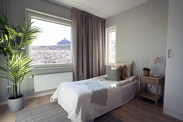 Sovrum i lägenhet på Himlabacken gruppbostad Vetlanda – modernt och anpassat boende.