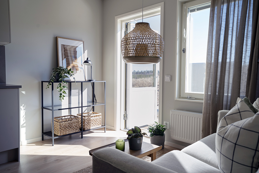Sällskapsrum i lägenhet på gruppbostad Himlabacken Vetlanda – ljus och trivsam miljö.